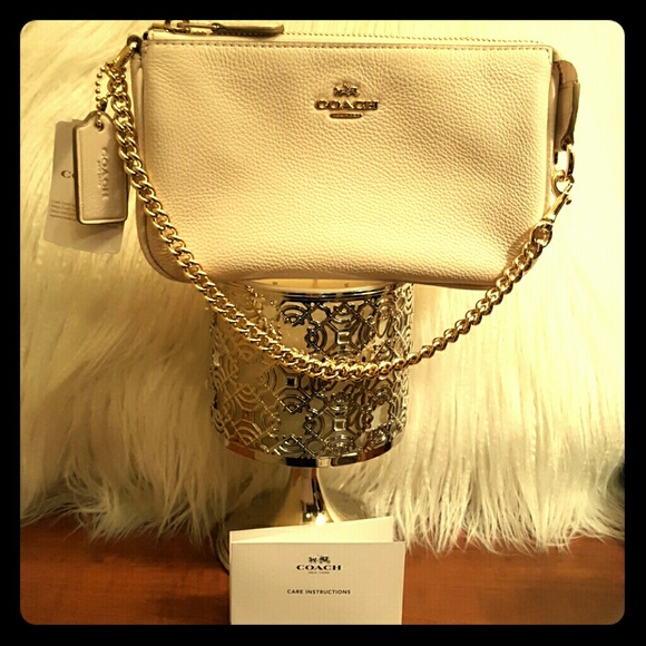 Coach Handbags - NWT COACH Pebbled Leather Large Wristlet